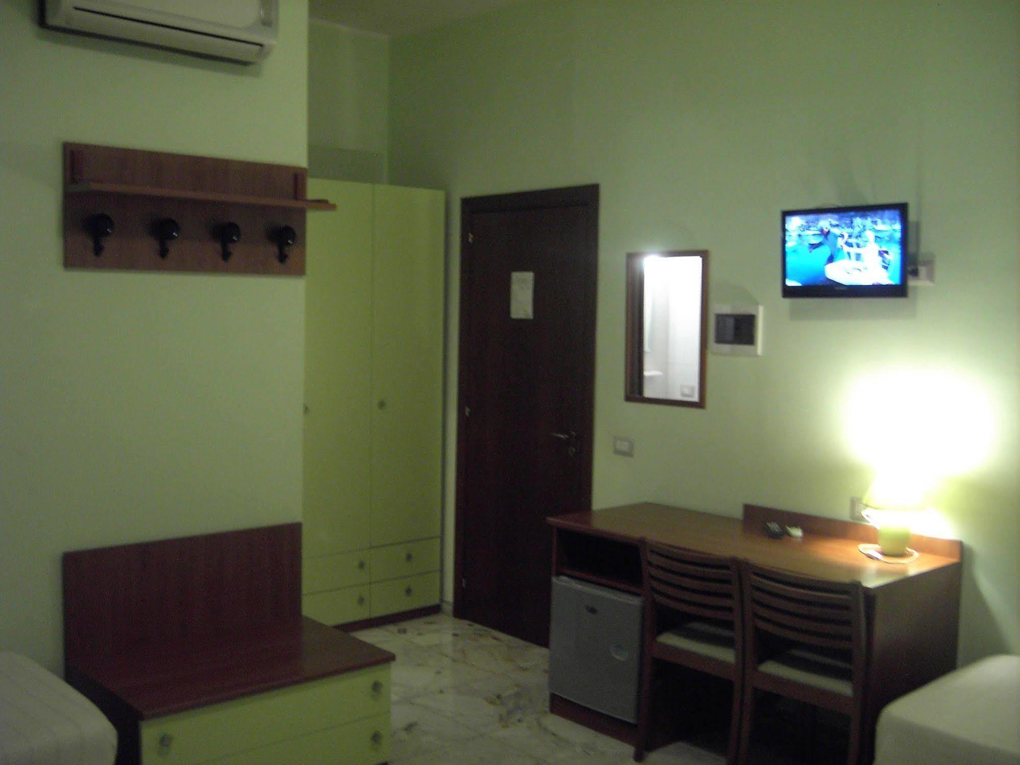 Etna Inn Motta SantʼAnastasia Extérieur photo